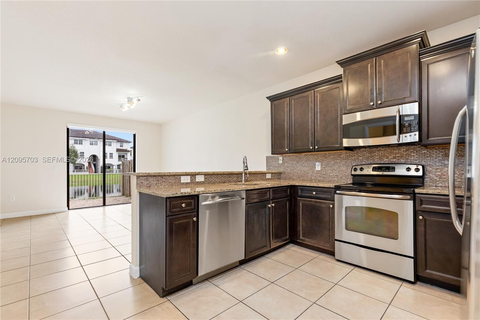 8965 NW 98th Ave, Doral FL 33178