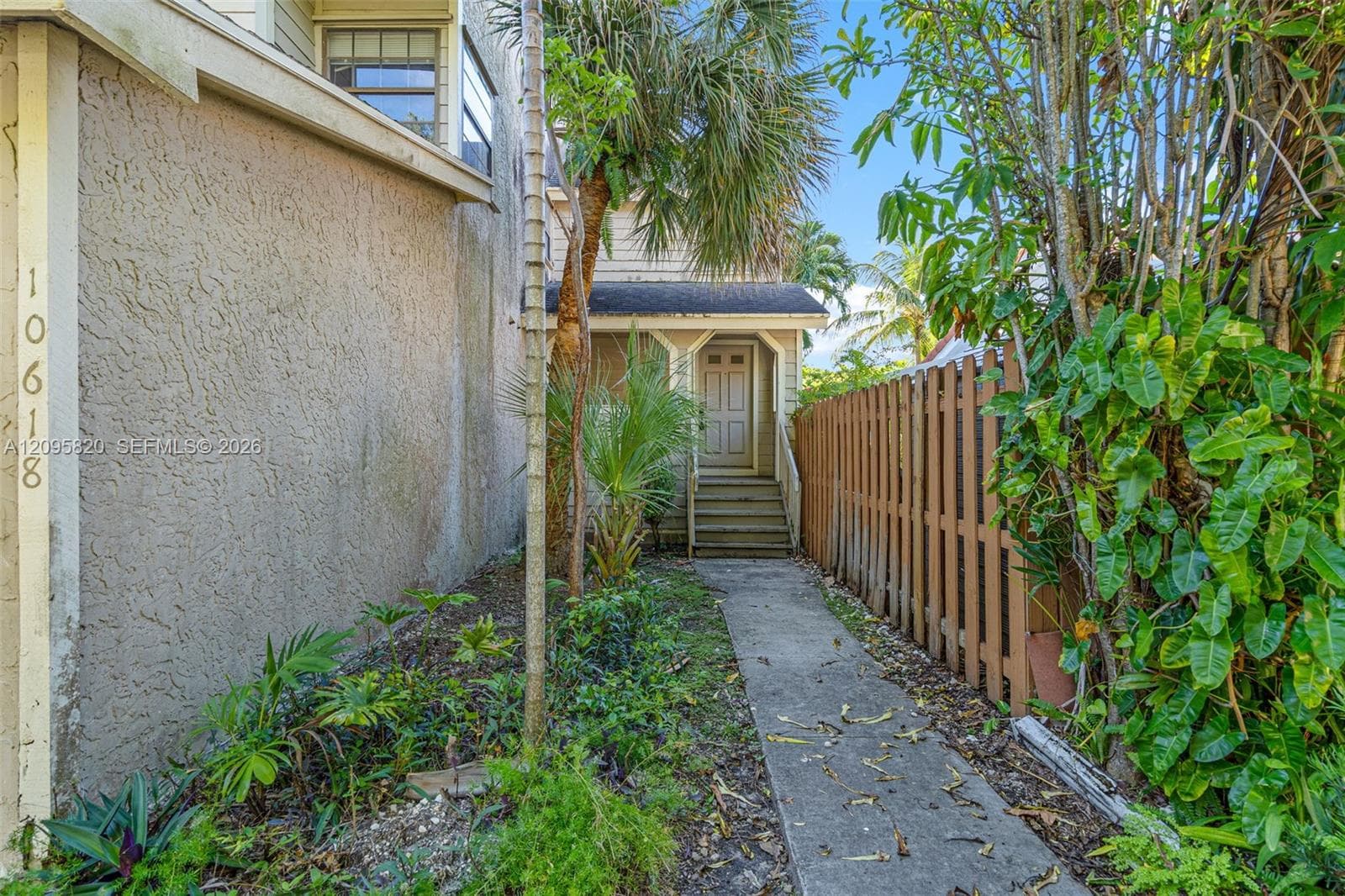 10618 SW 148th Ave Dr, Miami FL 33196