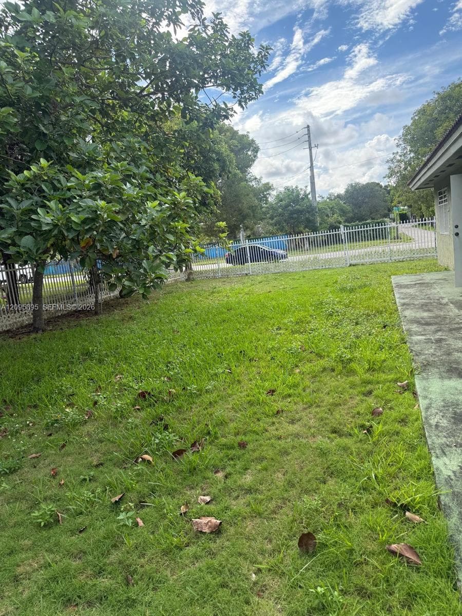 12642 SW 221st St, Miami FL 33170