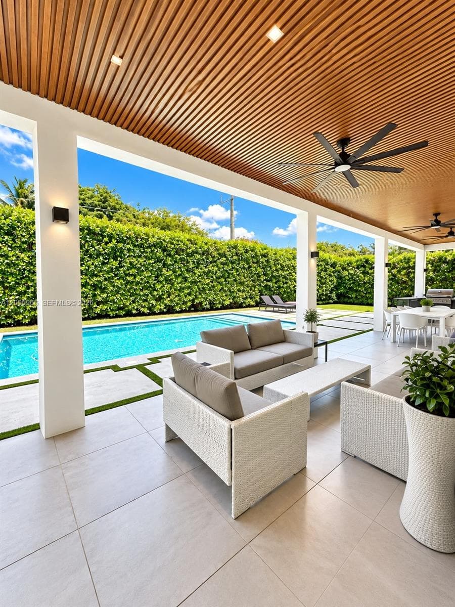 21498 Highland Lakes Blvd, Miami FL 33179