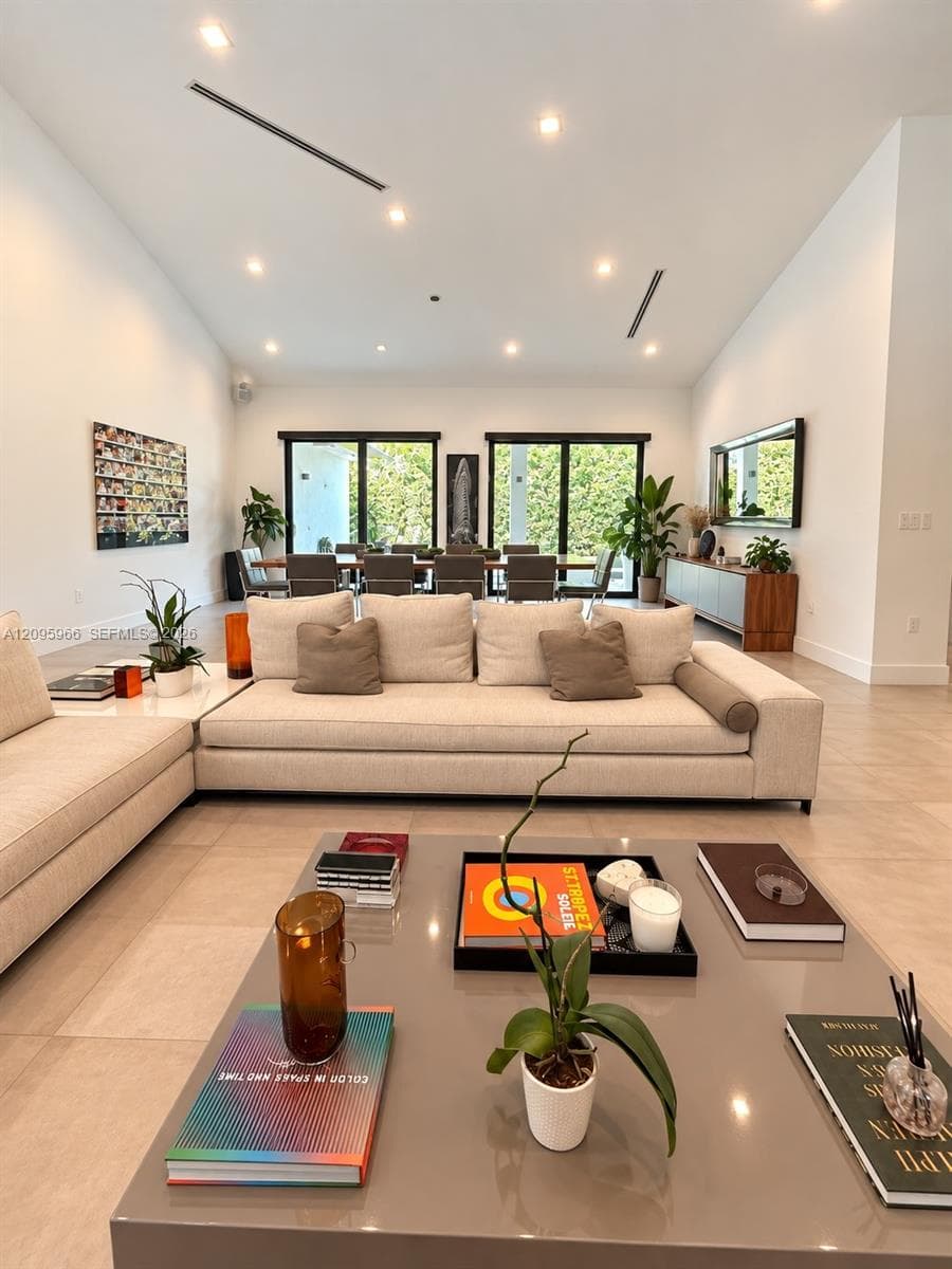 21498 Highland Lakes Blvd, Miami FL 33179