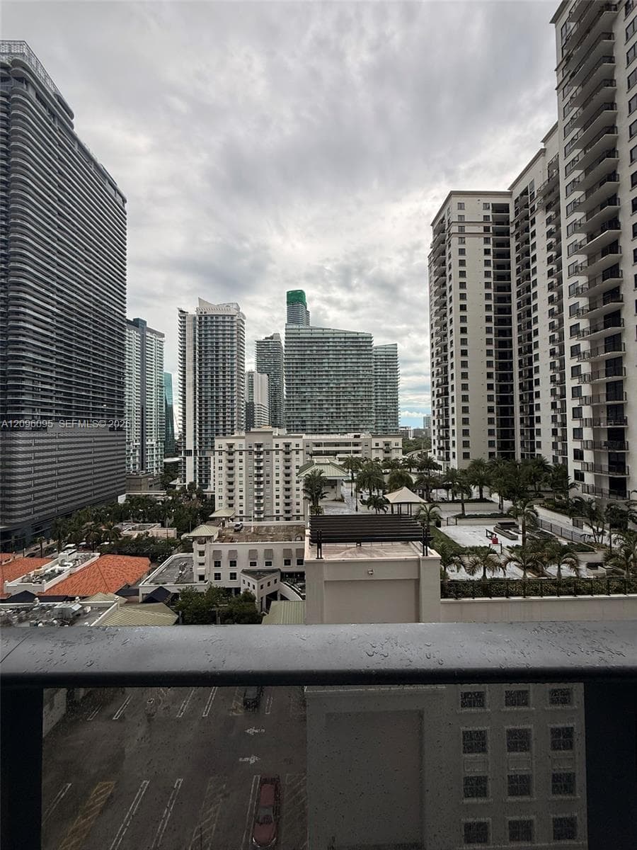 55 SW 9th St # 1205, Miami FL 33130