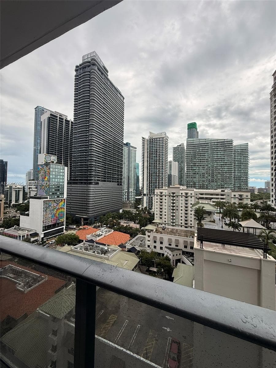 55 SW 9th St # 1205, Miami FL 33130
