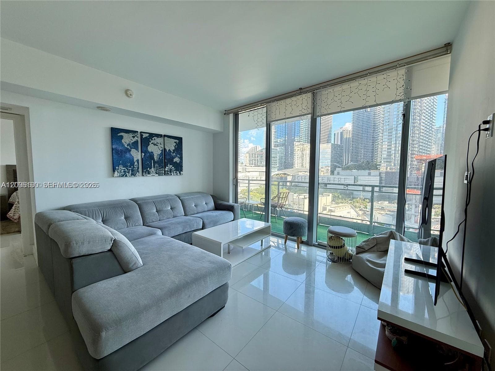 92 SW 3rd St # 1104, Miami FL 33130