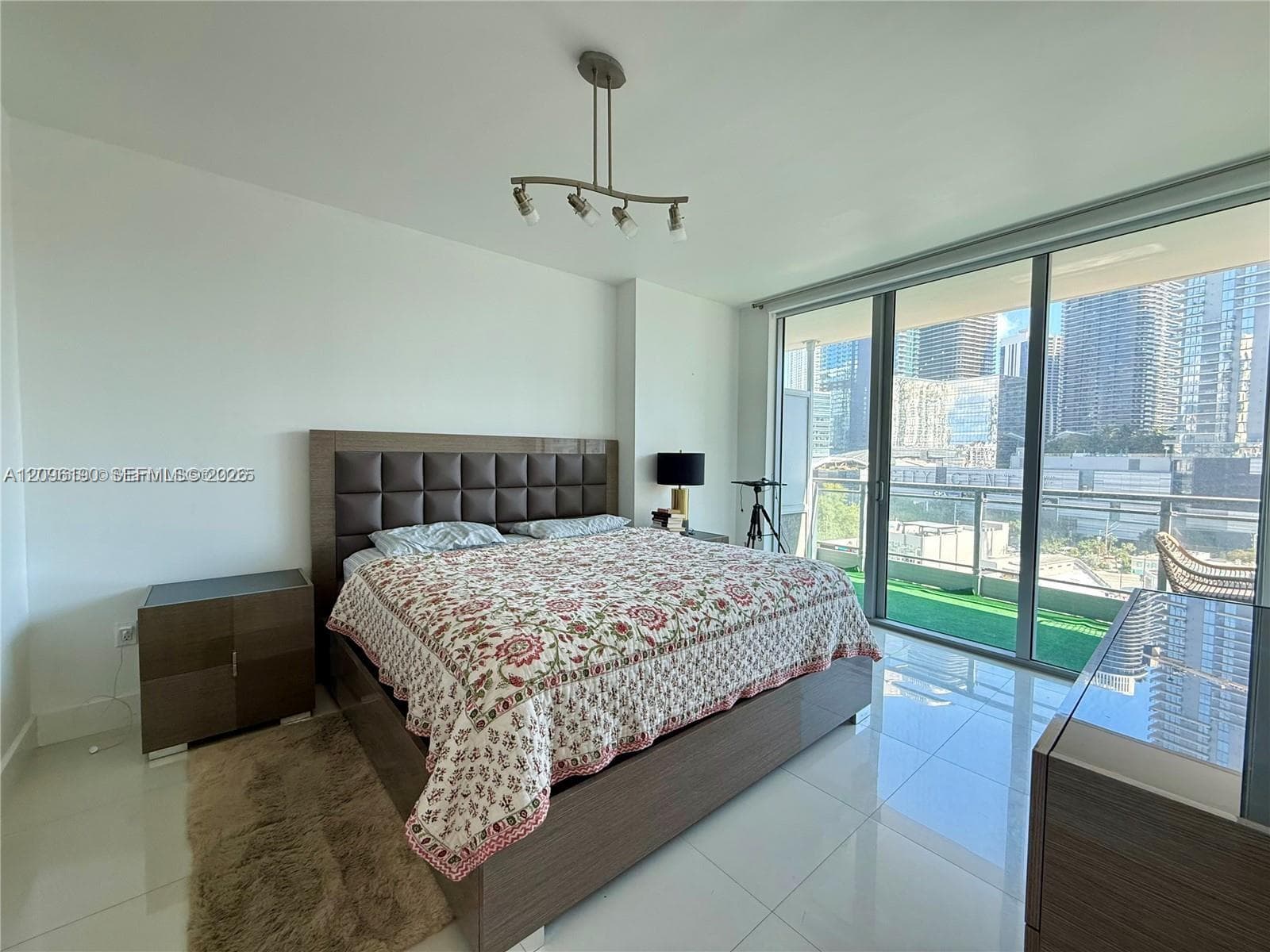 92 SW 3rd St # 1104, Miami FL 33130