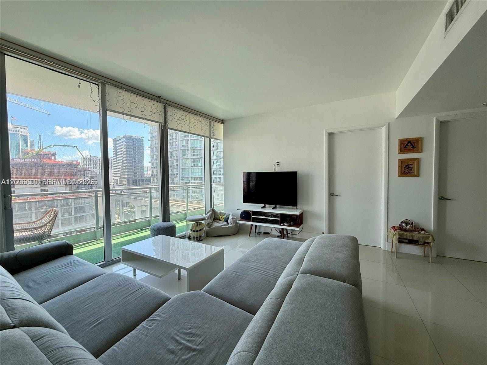 92 SW 3rd St # 1104, Miami FL 33130