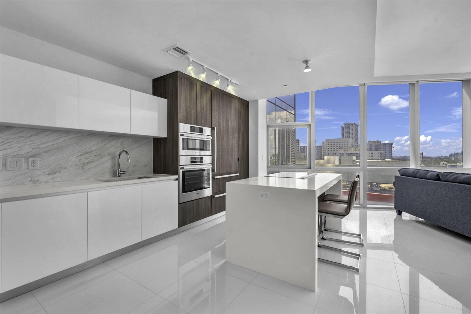 851 NE 1ST Avenue # 1002, Miami FL 33132