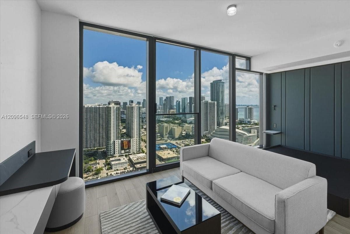 20 NE 11th St # 3505, Miami FL 33132