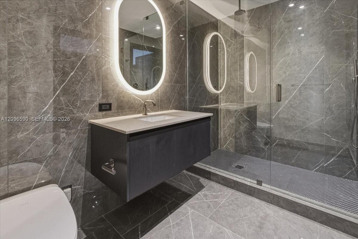 20 NE 11th St # 2411, Miami FL 33132