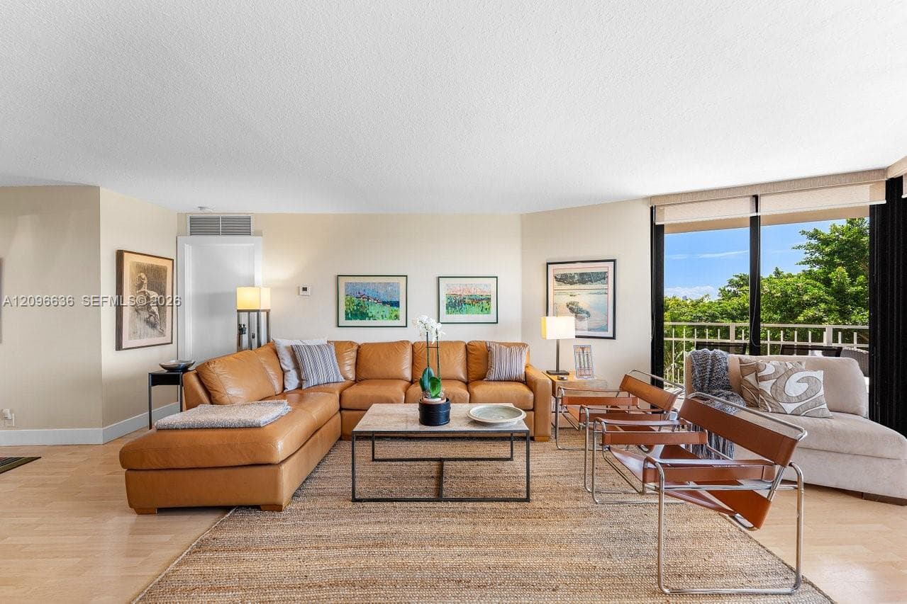 2000 Towerside Ter # 710, Miami FL 33138