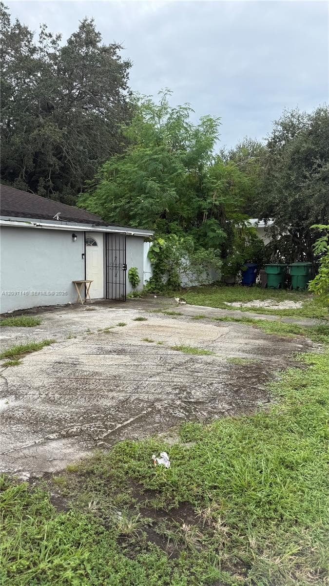 2240 NW 102nd St, Miami FL 33147