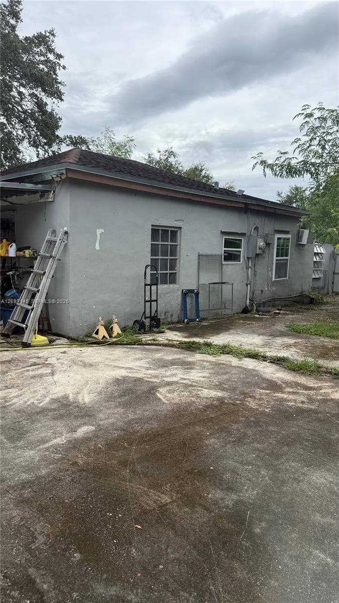 2240 NW 102nd St, Miami FL 33147