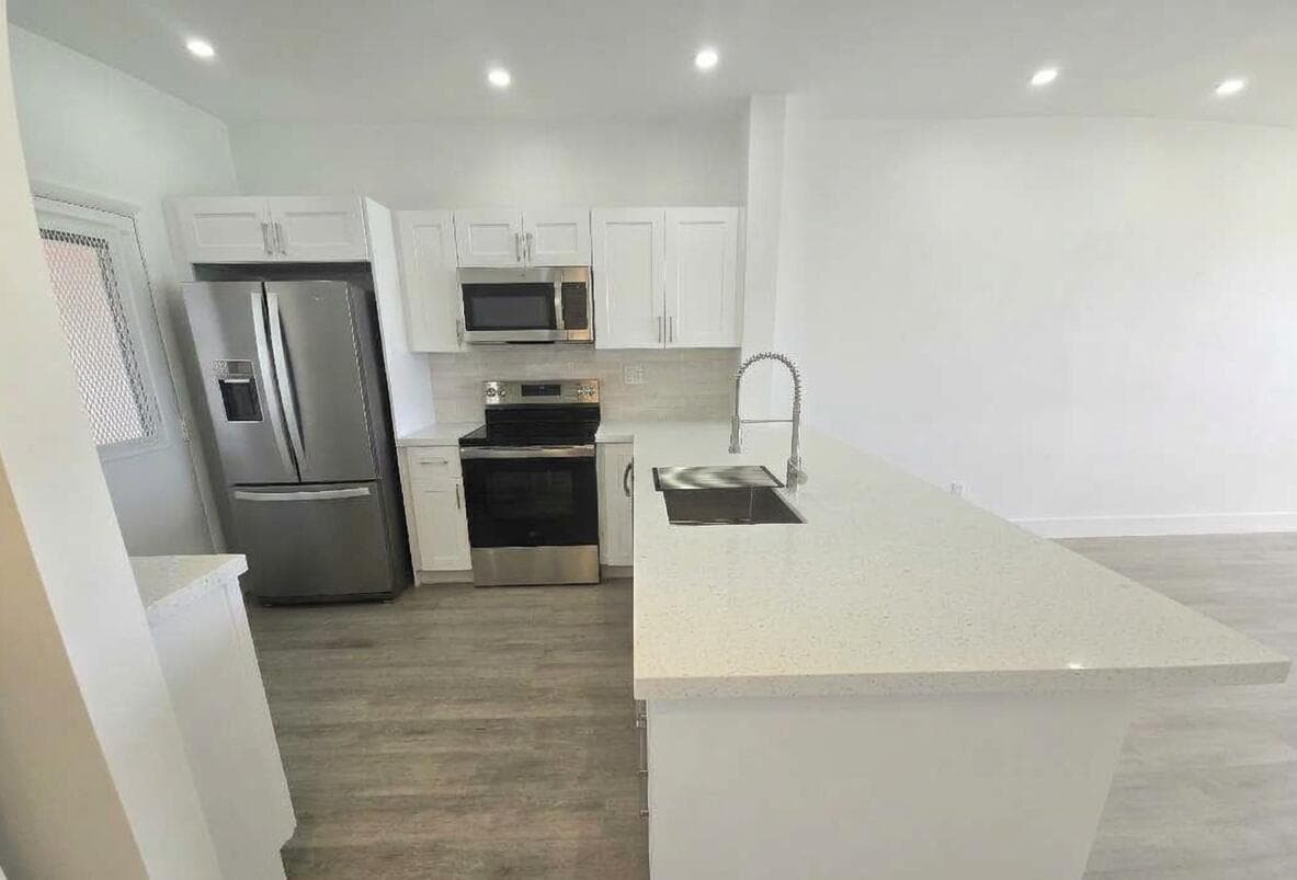 18555 NE 14TH Avenue # 709, Miami FL 33179