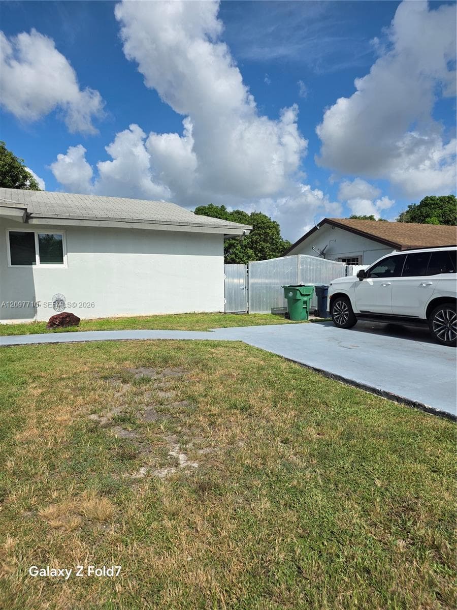 16884 SW 109th Ct, Miami FL 33157