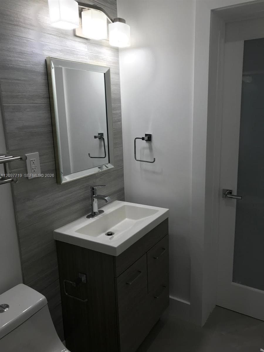 10450 SW 42nd Ter, Miami FL 33165