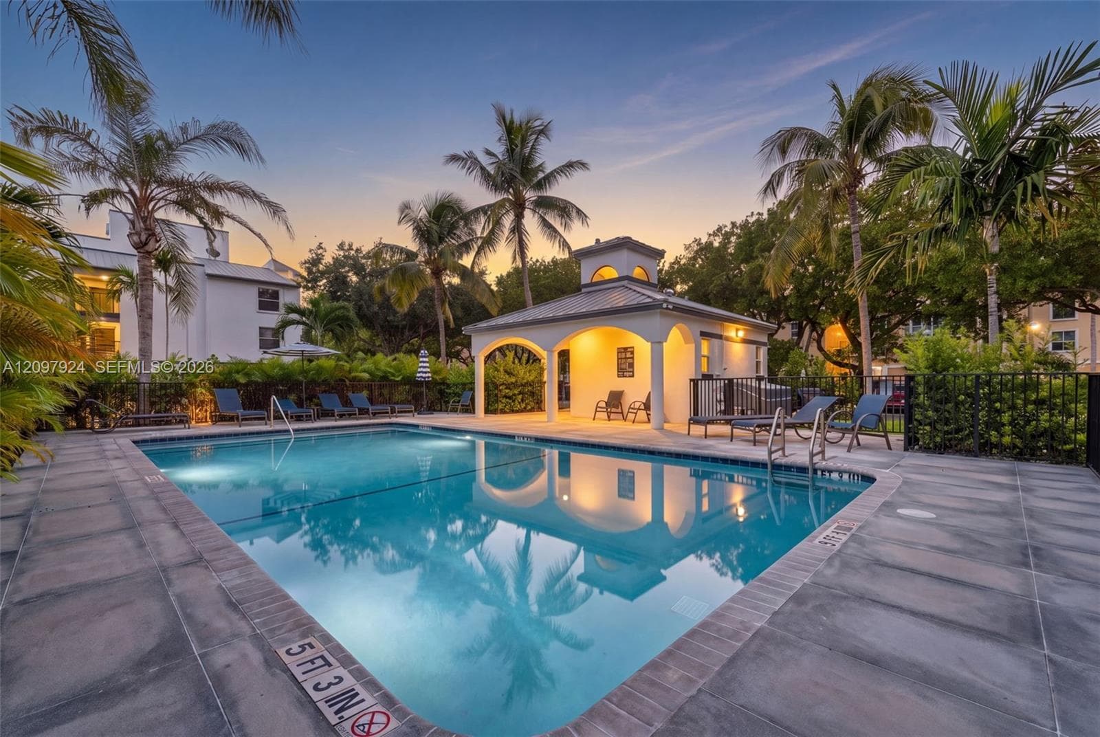 649 E Sheridan St # 203, Dania Beach FL 33004