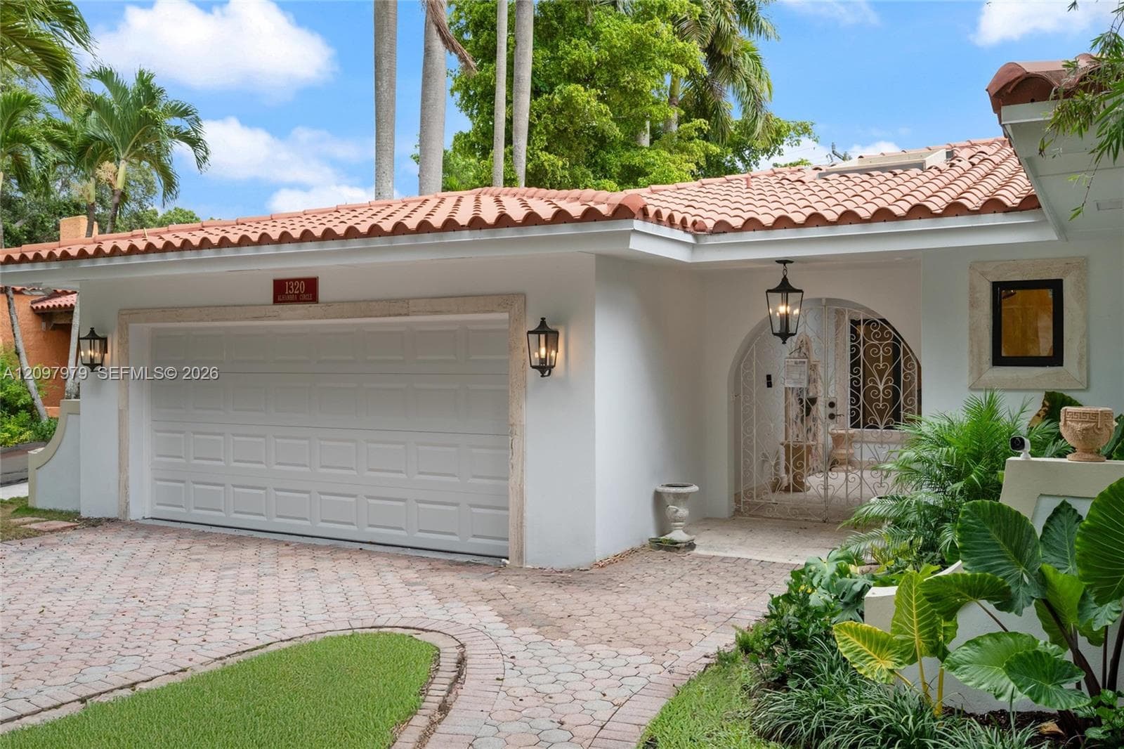 1320 Alhambra Cir, Coral Gables FL 33134