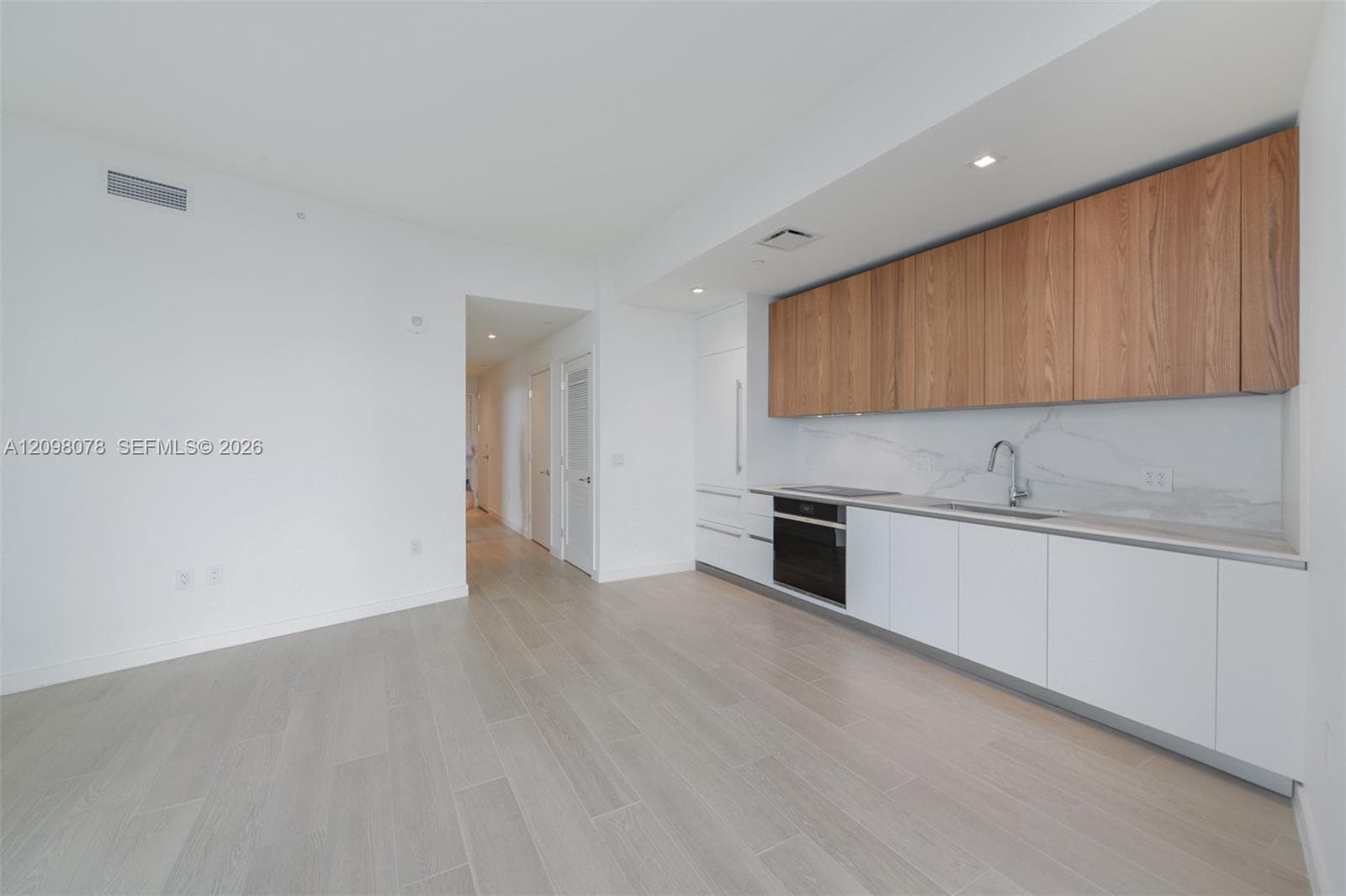1400 Biscayne Blvd # 2207, Miami FL 33132