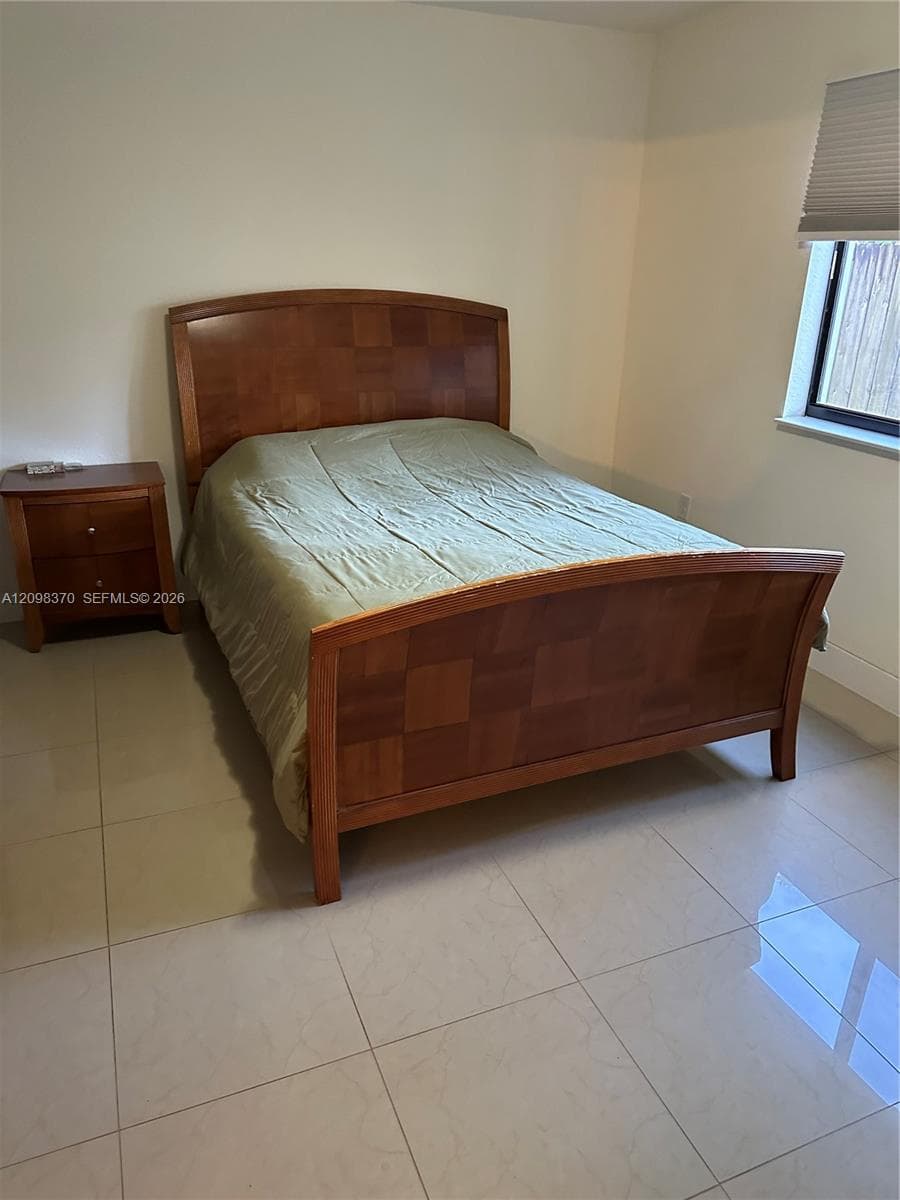 5322 SW 164 PL, Miami FL 33185
