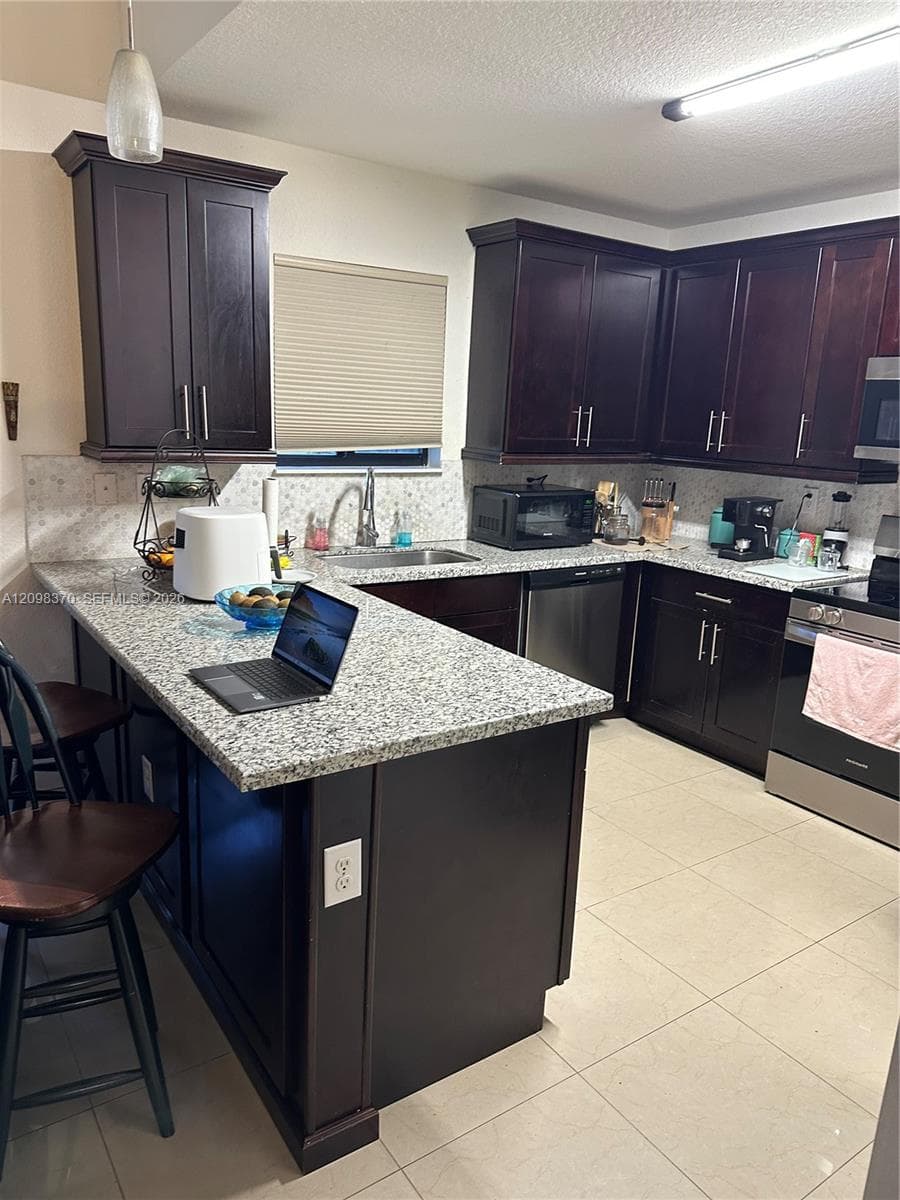 5322 SW 164 PL, Miami FL 33185