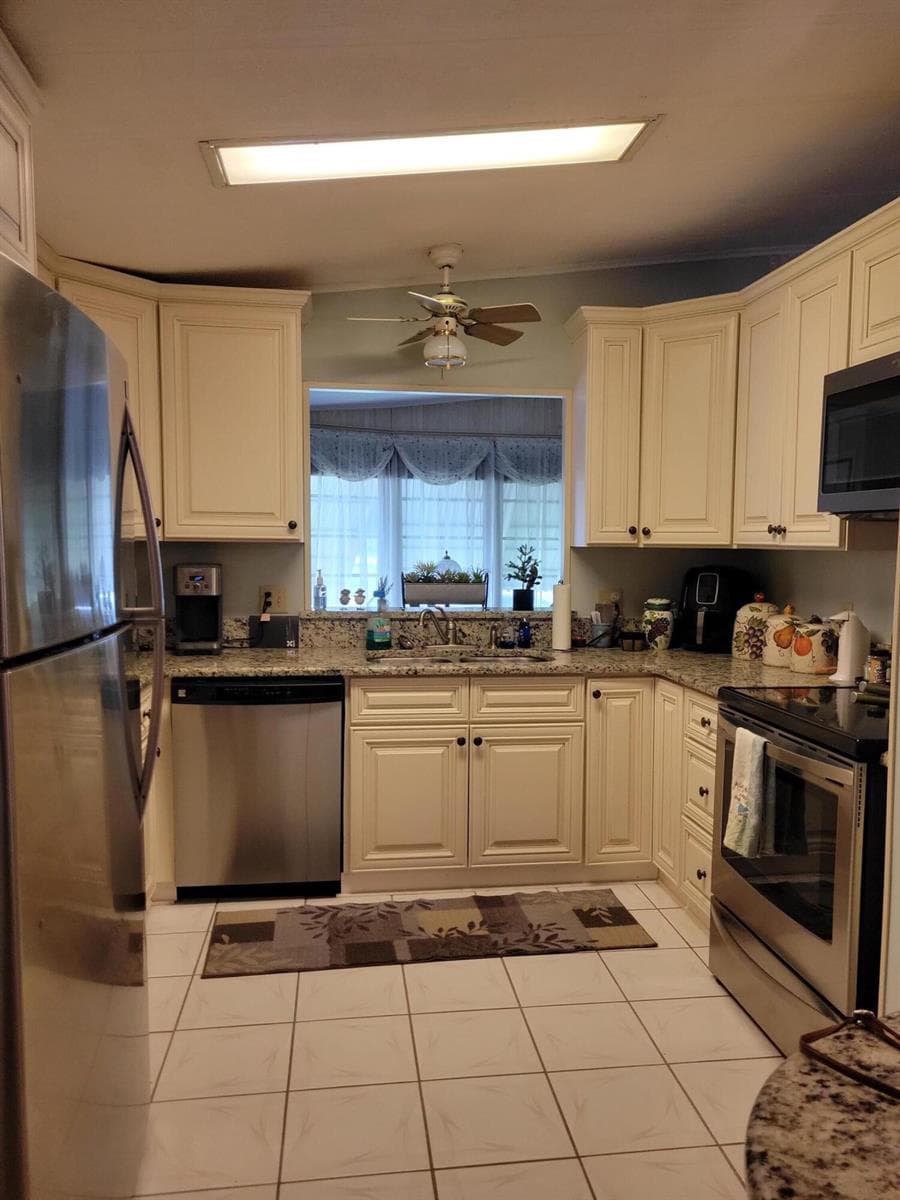 7435 SE INDEPENDENCE Avenue, Hobe Sound FL 33455