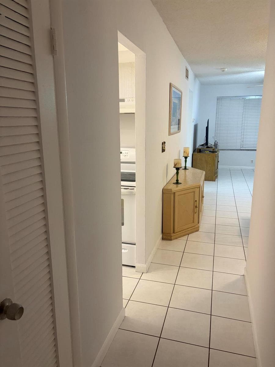 2400 NE 33rd Avenue # 202, Fort Lauderdale FL 33305