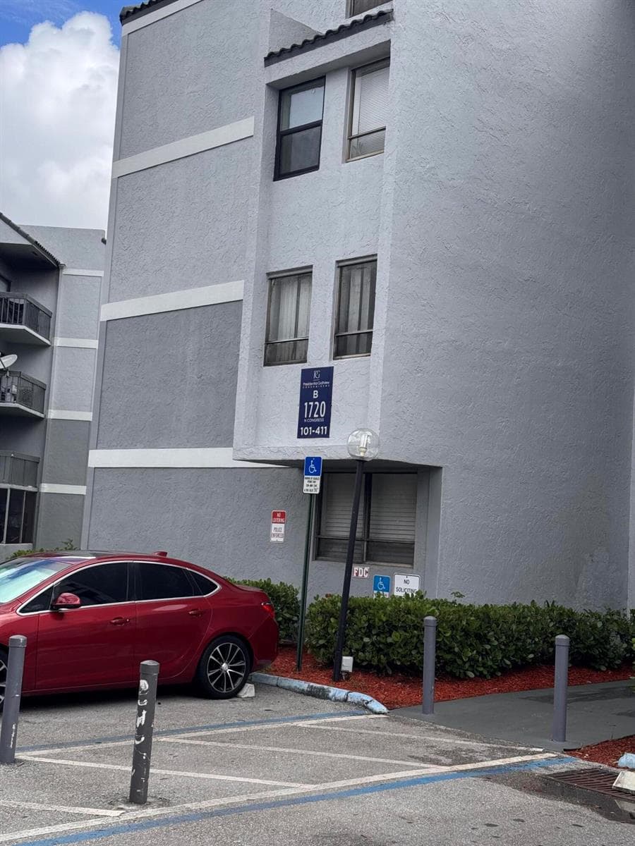 1720 N CONGRESS Avenue # 201, West Palm Beach FL 33401