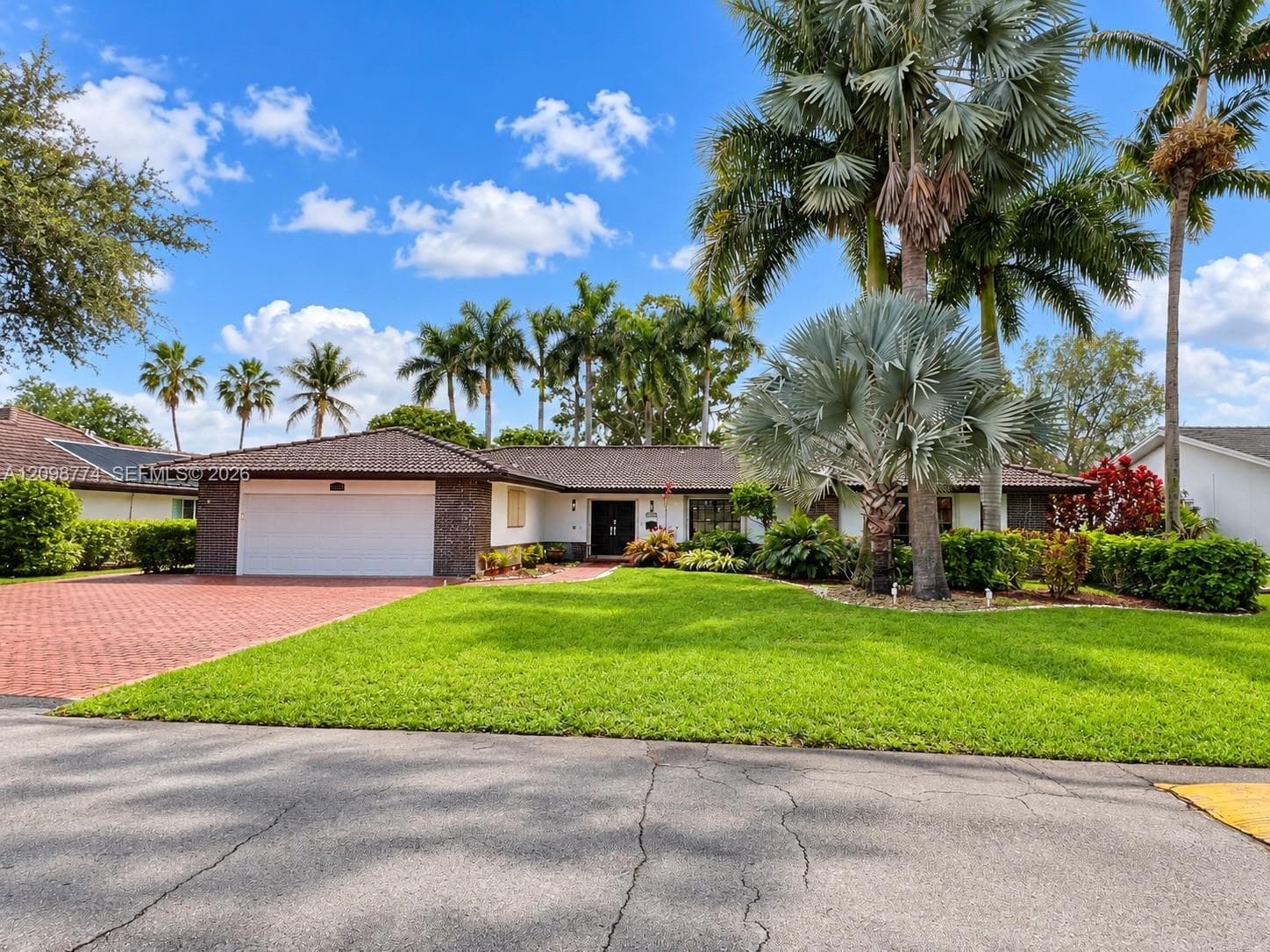 19265 E Saint Andrews Dr, Hialeah FL 33015