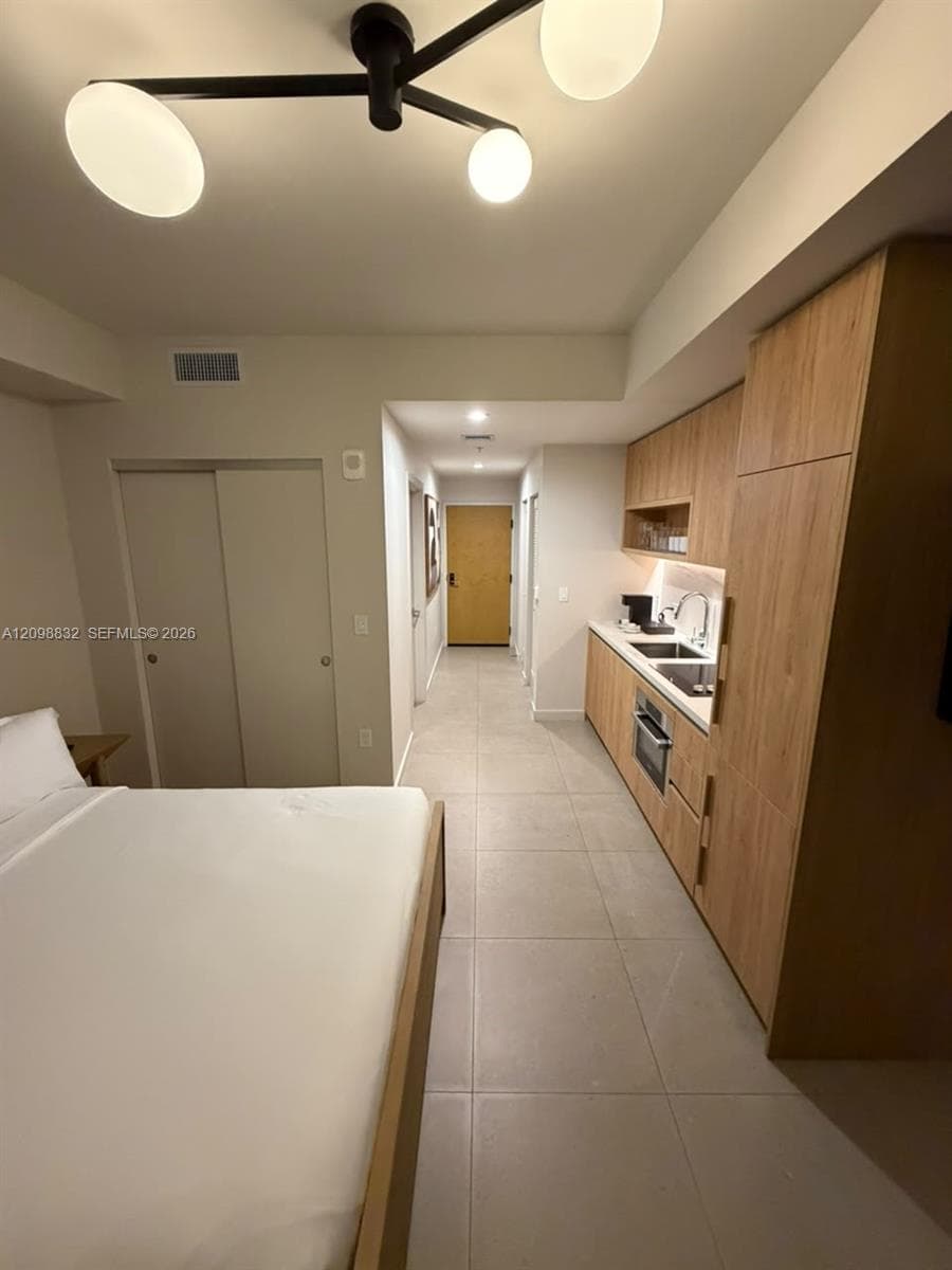 11 NE 6th St # 406, Miami FL 33132