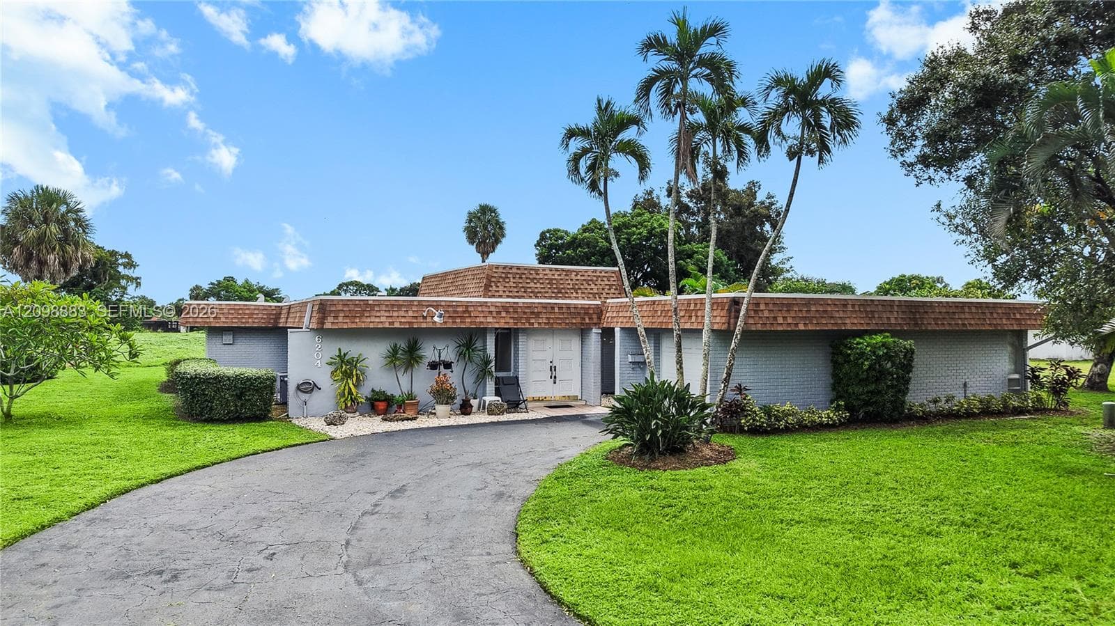6204 Jacaranda Cir, Tamarac FL 33319