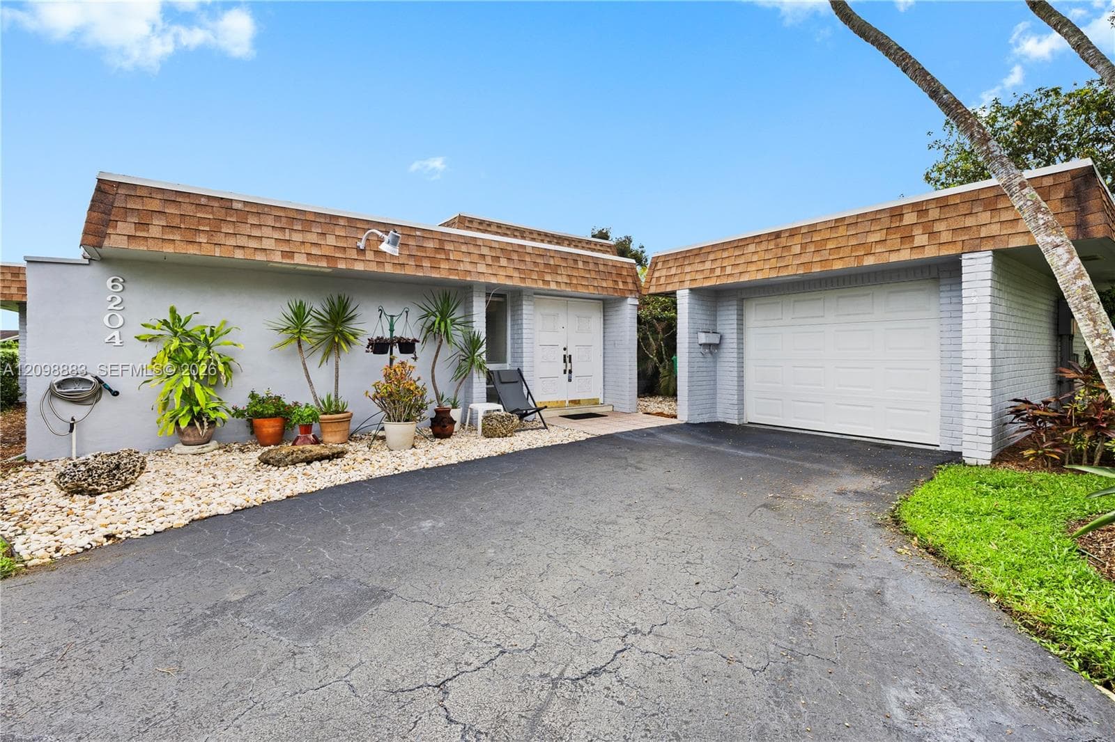 6204 Jacaranda Cir, Tamarac FL 33319