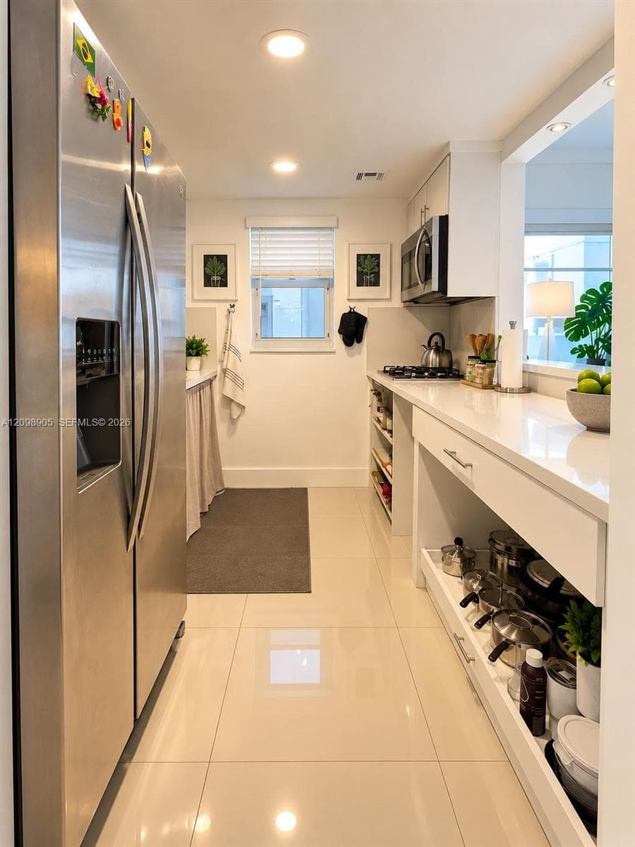 240 Collins Ave # 2C, Miami Beach FL 33139
