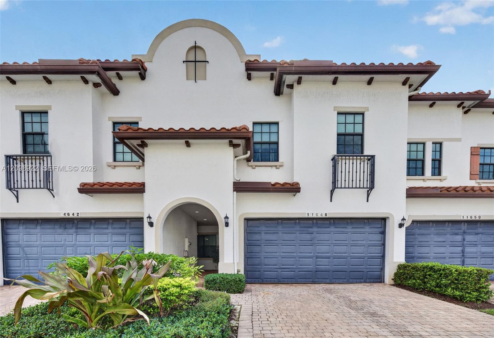 11646 SW 13th Ln, Pembroke Pines FL 33025