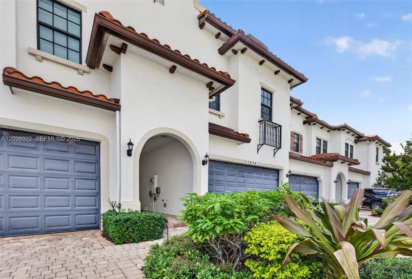 11646 SW 13th Ln, Pembroke Pines FL 33025