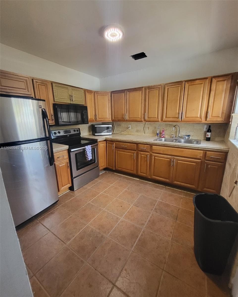 6700 SW 30th St, Miami FL 33155