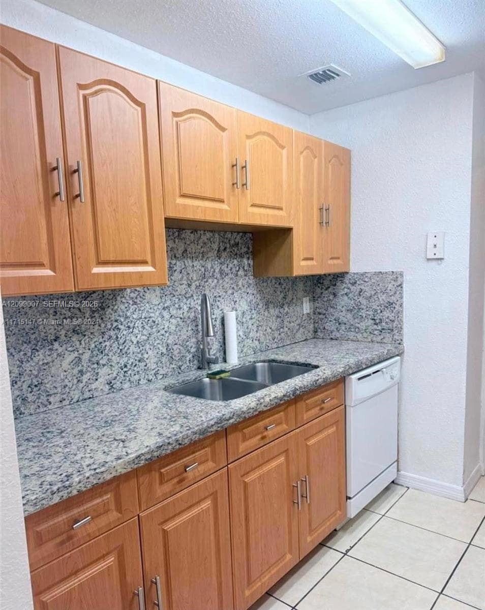 2870 NW 55th Ave # 2B, Lauderhill FL 33313