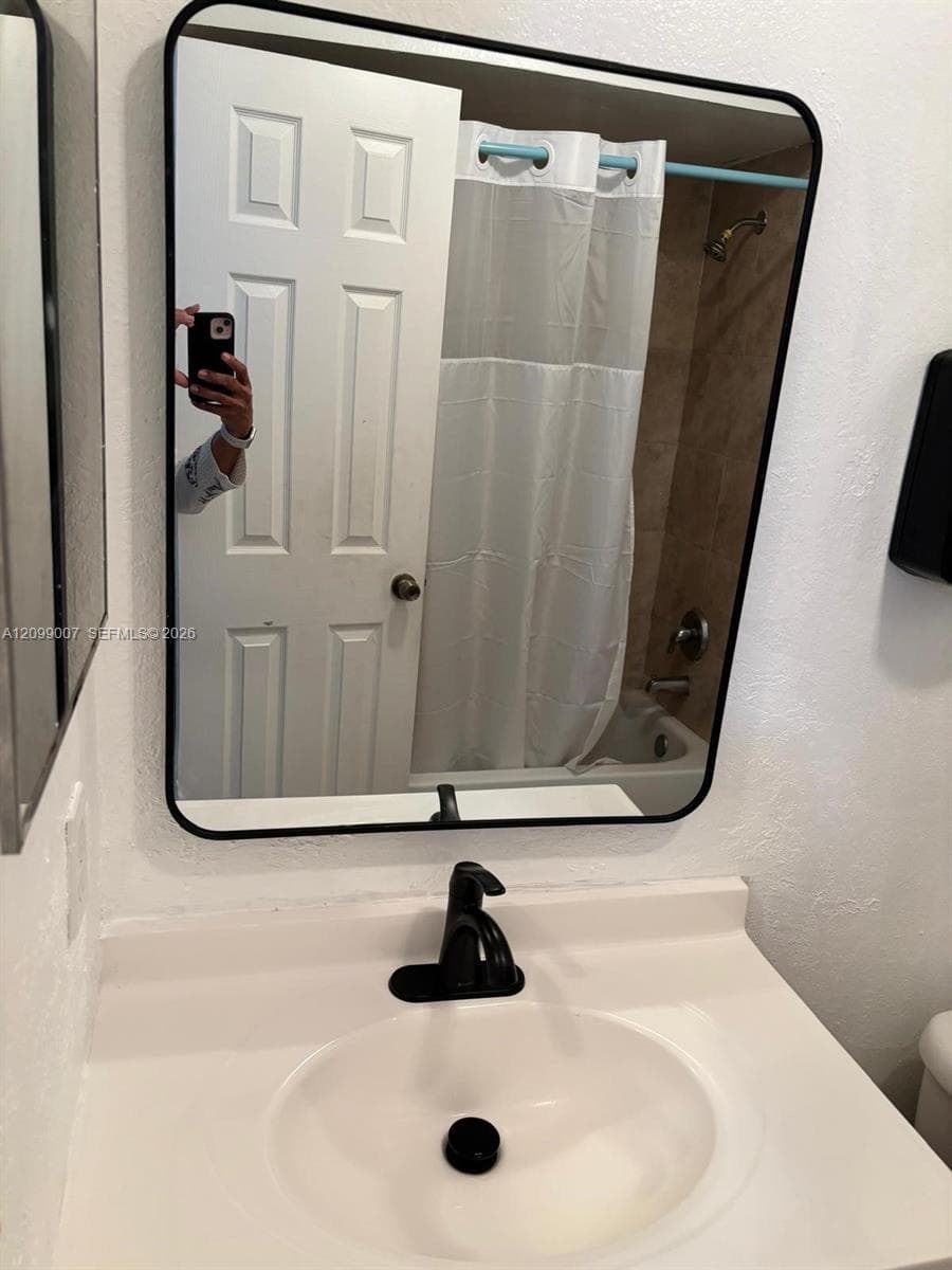 2870 NW 55th Ave # 2B, Lauderhill FL 33313