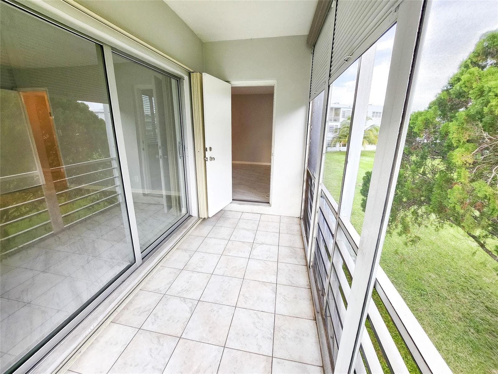 2300 PARK Lane # 216, Hollywood FL 33021