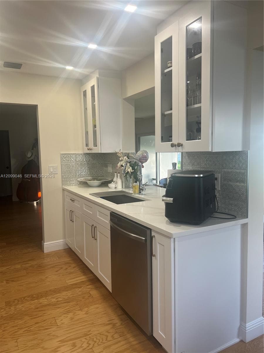 8221 NW 14th St, Plantation FL 33322