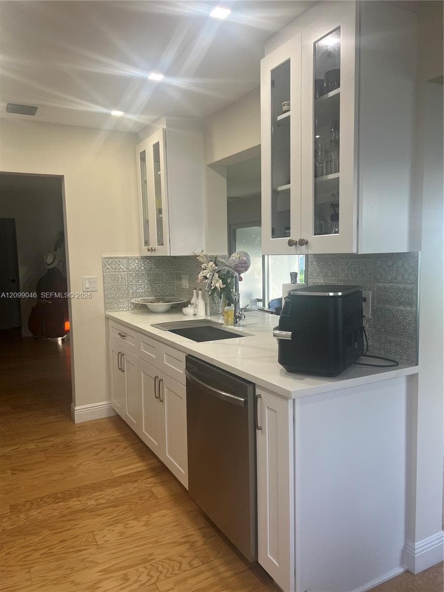 8221 NW 14th St, Plantation FL 33322