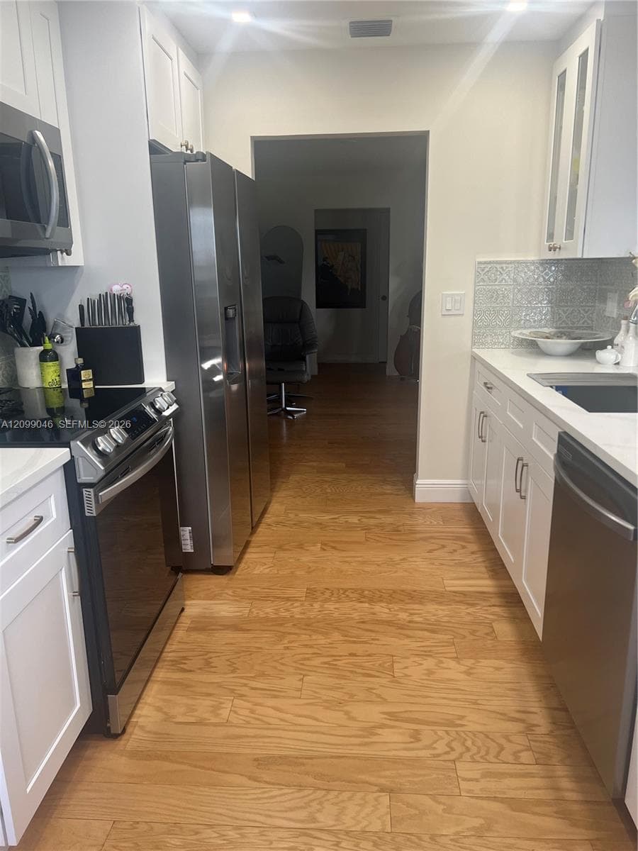 8221 NW 14th St, Plantation FL 33322