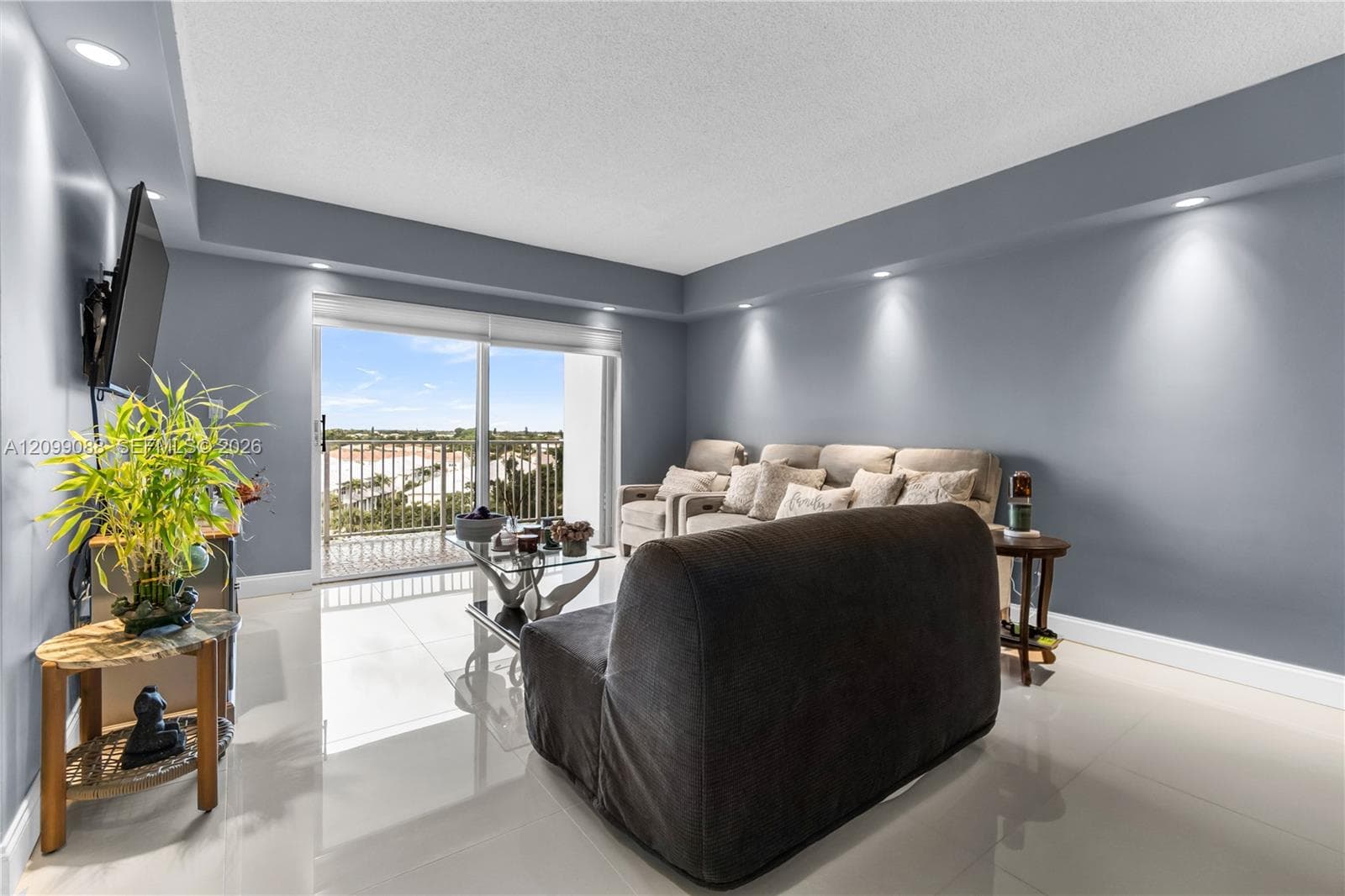 3850 Washington St # 704, Hollywood FL 33021
