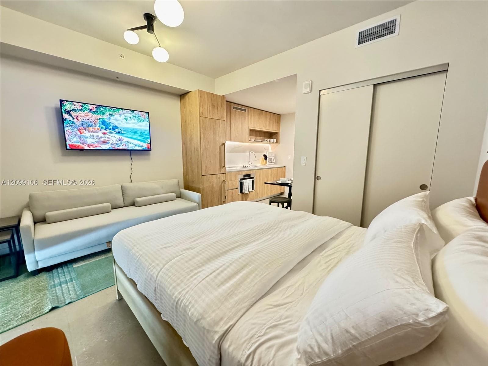 11 NE 6th St # 208, Miami FL 33132