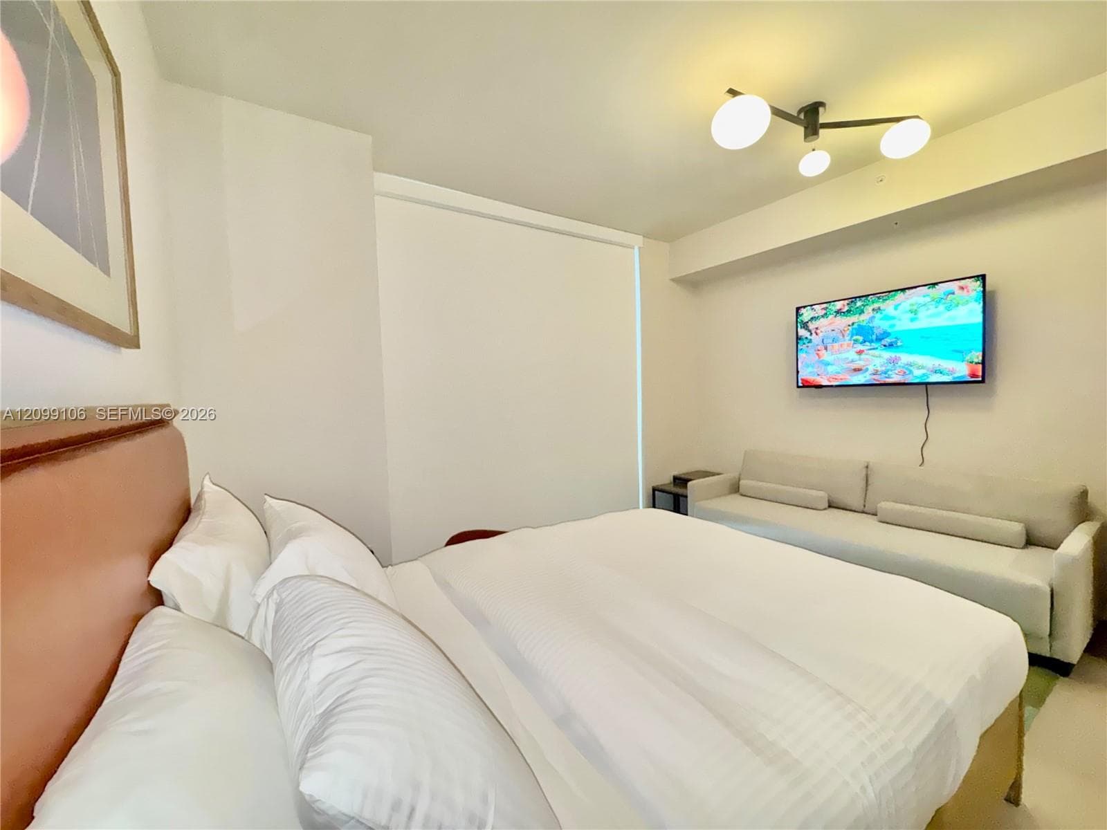 11 NE 6th St # 208, Miami FL 33132