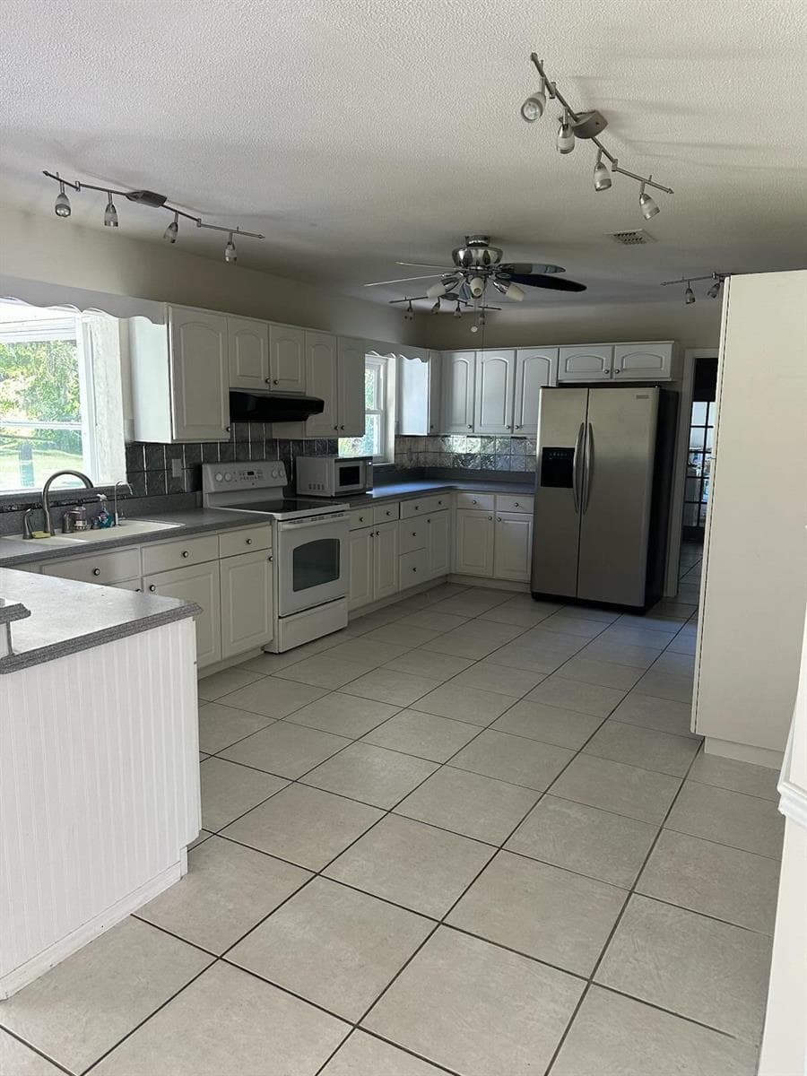 384 W ARIEL Road, FL 32141