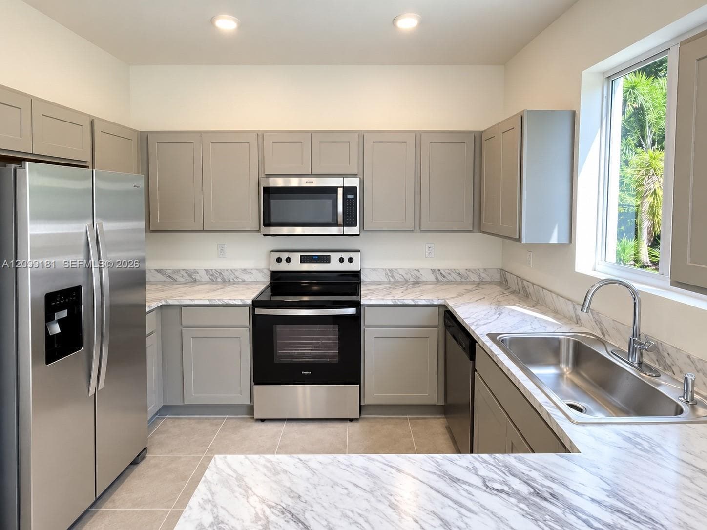 1223 NW 208th Ter, Miami Gardens FL 33169
