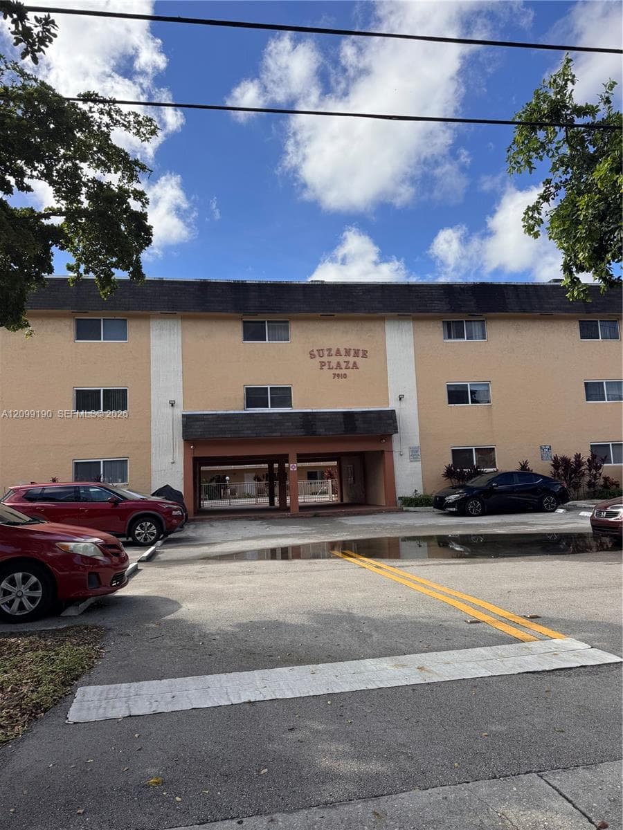 7910 Taft St # 309, Pembroke Pines FL 33024