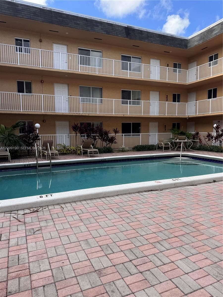 7910 Taft St # 309, Pembroke Pines FL 33024