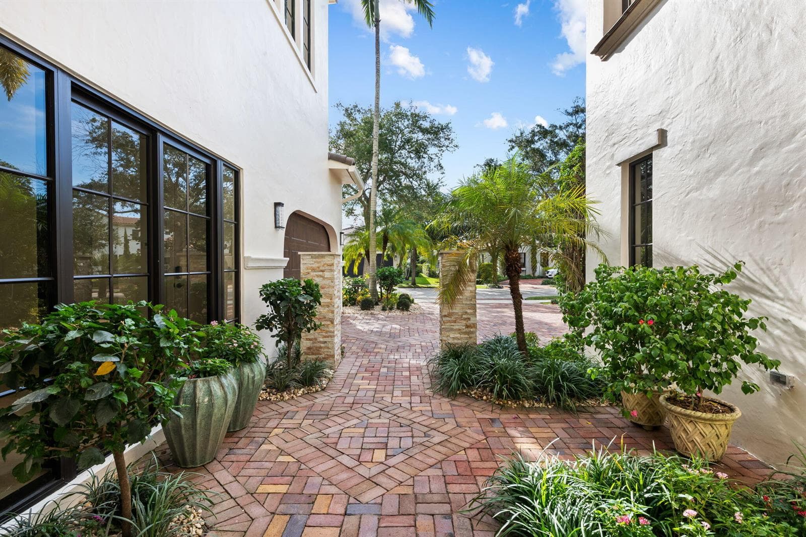 8242 EMERALD Avenue, Parkland FL 33076