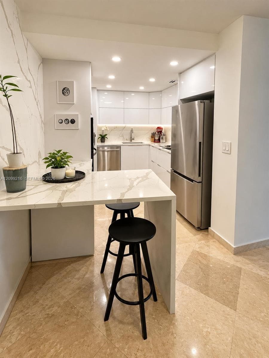 5555 Collins Ave # 14Y, Miami Beach FL 33140